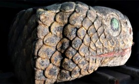 Πέτρινο κεφάλι φιδιού των Αζτέκων ανακαλύφθηκε στο Μεξικό μετά από σεισμό Πέτρινο κεφάλι φιδιού των Αζτέκων ανακαλύφθηκε στο Μεξικό μετά από σεισμό