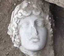 Φίλιπποι: Αποκαλύφθηκε μαρμάρινη κεφαλή του Απόλλωνα (vid)