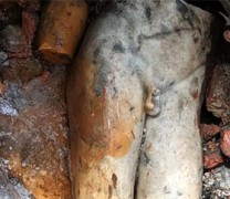 Ανακαλύφθηκε άγαλμα του Απόλλωνα Σαυροκτόνου σε ετρουσκικά λουτρά (vid) Ανακαλύφθηκε άγαλμα του Απόλλωνα Σαυροκτόνου σε ετρουσκικά λουτρά (vid)