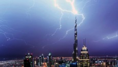 Τι προκάλεσε την τριπλή καταιγίδα στο Ντουμπάι με τους 20 νεκρούς (vid)