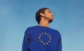 Η αυξανόμενη δυσπιστία των Ευρωπαίων απέναντι στην Ευρωπαϊκή Ένωση Η αυξανόμενη δυσπιστία των Ευρωπαίων απέναντι στην Ευρωπαϊκή Ένωση