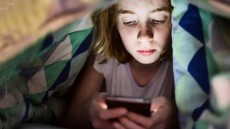 Τα παιδιά δεν πρέπει να χρησιμοποιούν smartphone μέχρι τα 13 τους χρόνια