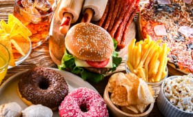 Επεξεργασμένες τροφές: κίνδυνος για γνωστική παρακμή και εγκεφαλικά Επεξεργασμένες τροφές: κίνδυνος για γνωστική παρακμή και εγκεφαλικά