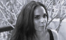 «Όμως η σάρκα ακόμα απαλή» της Ε. Χαριτοπούλου – Μεταξύ έλξης και μοναξιάς «Όμως η σάρκα ακόμα απαλή» της Ε. Χαριτοπούλου – Μεταξύ έλξης και μοναξιάς