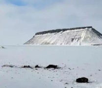 Η NASA ανακάλυψε μια «πόλη κάτω από πάγο» (vid) Η NASA ανακάλυψε μια «πόλη κάτω από πάγο» (vid)