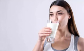 Γιατί ένα ποτήρι γάλα κάθε μέρα μπορεί να μειώσει τον κίνδυνο καρκίνου (vid) Γιατί ένα ποτήρι γάλα κάθε μέρα μπορεί να μειώσει τον κίνδυνο καρκίνου (vid)