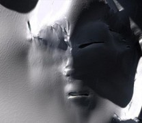 Δείτε το γιγαντιαίο “εξωγήινο” πρόσωπο στους πάγους της Ανταρκτικής Δείτε το γιγαντιαίο “εξωγήινο” πρόσωπο στους πάγους της Ανταρκτικής