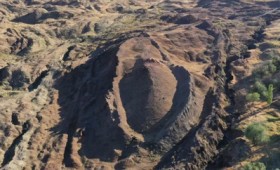 Είναι αυτή η Κιβωτός του Νώε; Τι αποκαλύπτουν τα νέα στοιχεία (vid) Είναι αυτή η Κιβωτός του Νώε; Τι αποκαλύπτουν τα νέα στοιχεία (vid)