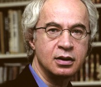 Βασίλης Καραποστόλης: «Η Ελλάδα βρίσκεται πιο πάνω από το κράτος» Βασίλης Καραποστόλης: «Η Ελλάδα βρίσκεται πιο πάνω από το κράτος»
