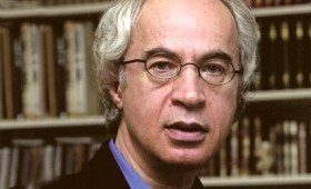 Βασίλης Καραποστόλης: «Η Ελλάδα βρίσκεται πιο πάνω από το κράτος» Βασίλης Καραποστόλης: «Η Ελλάδα βρίσκεται πιο πάνω από το κράτος»