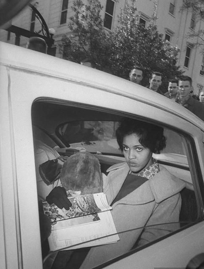 Η Charlayne Hunter το 1961, μετά την εγγραφή της στο Πανεπιστήμιο της Georgia, στον αμερικανικό Νότο.