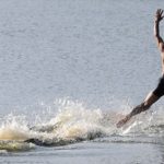 Σαολίν τρέχει 125 μέτρα πάνω στο νερό (βίντεο)