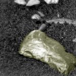 Το Curiosity βρήκε μια χρυσή πέτρα στον Άρη (vid)