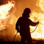 Μάχη με τις φλόγες σε Γορτυνία και Εύβοια για να σωθούν οικισμοί (vid)