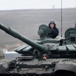Ο Πούτιν στέλνει στρατό στις δύο αποσχισθείσες περιοχές της Ουκρανίας (video)